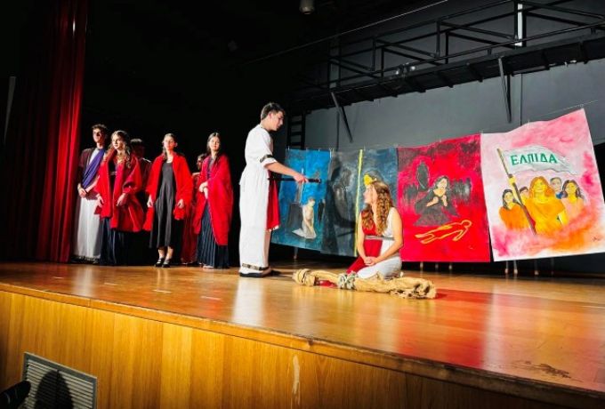 Εκπαιδευτήρια Ατσόγλου: Θεατρική παράσταση «4 Γυναίκες, 1 Φωνή» από τους μαθητές του Γυμνασίου για την Παγκόσμια Ημέρα της Γυναίκας